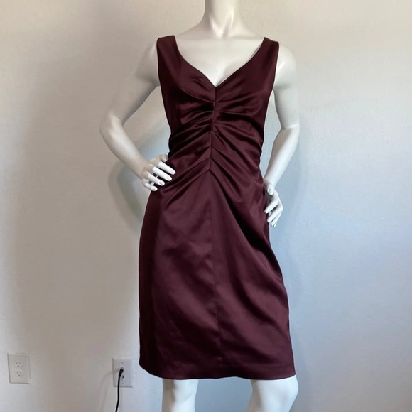 T Tahari Wine Plum Purple V-Neck Sleeveless Ruched Satin Mini Dress Size 10 - Picture 2 of 6